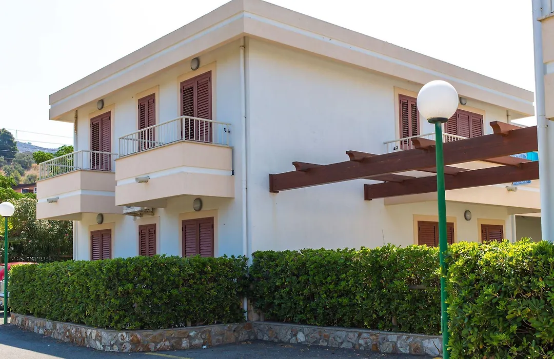 Club Residence La Castellana Mare-1