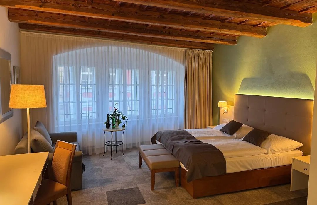 Lh Hotel Golden Wheel-1