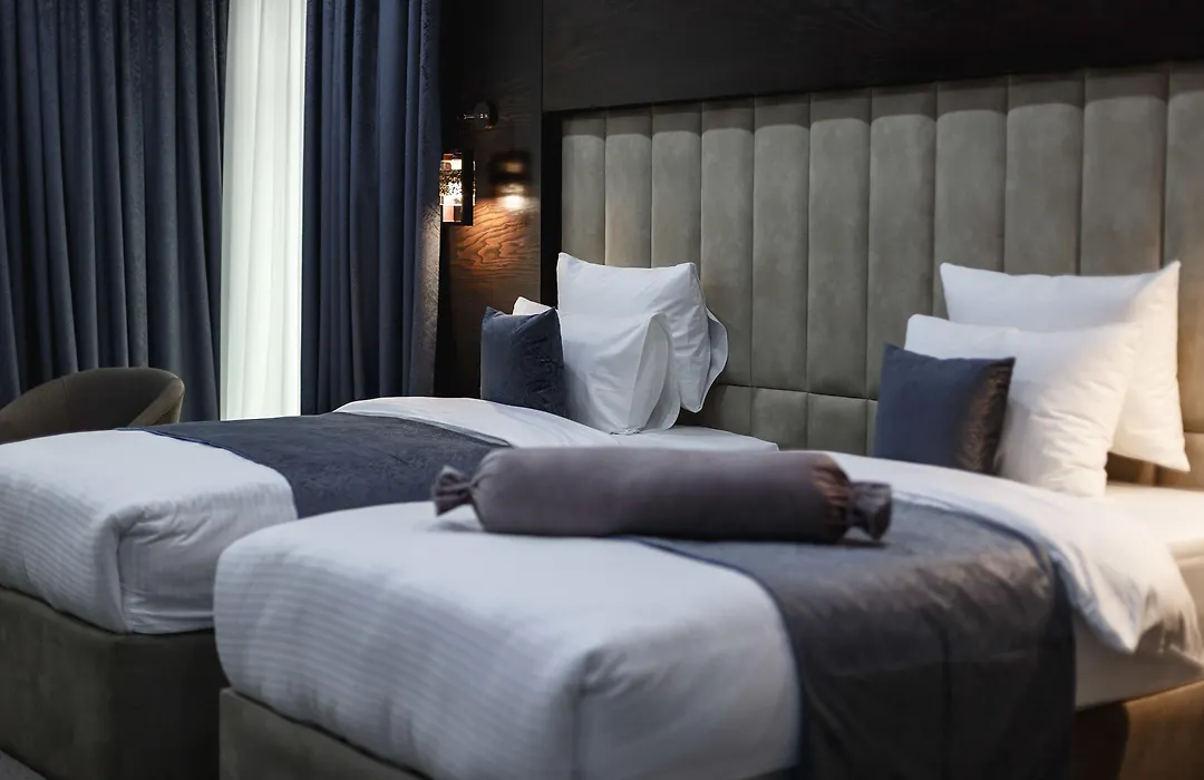 Parallel Hotel-1