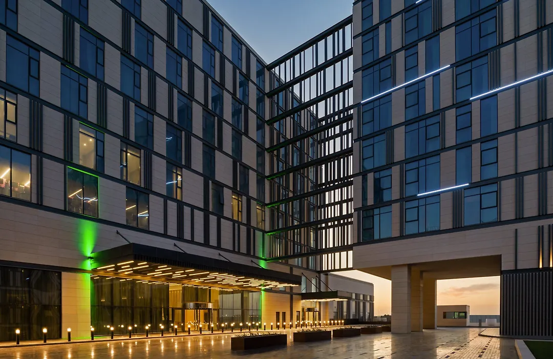Holiday Inn Dubai Al-Maktoum Airport By Ihg-1