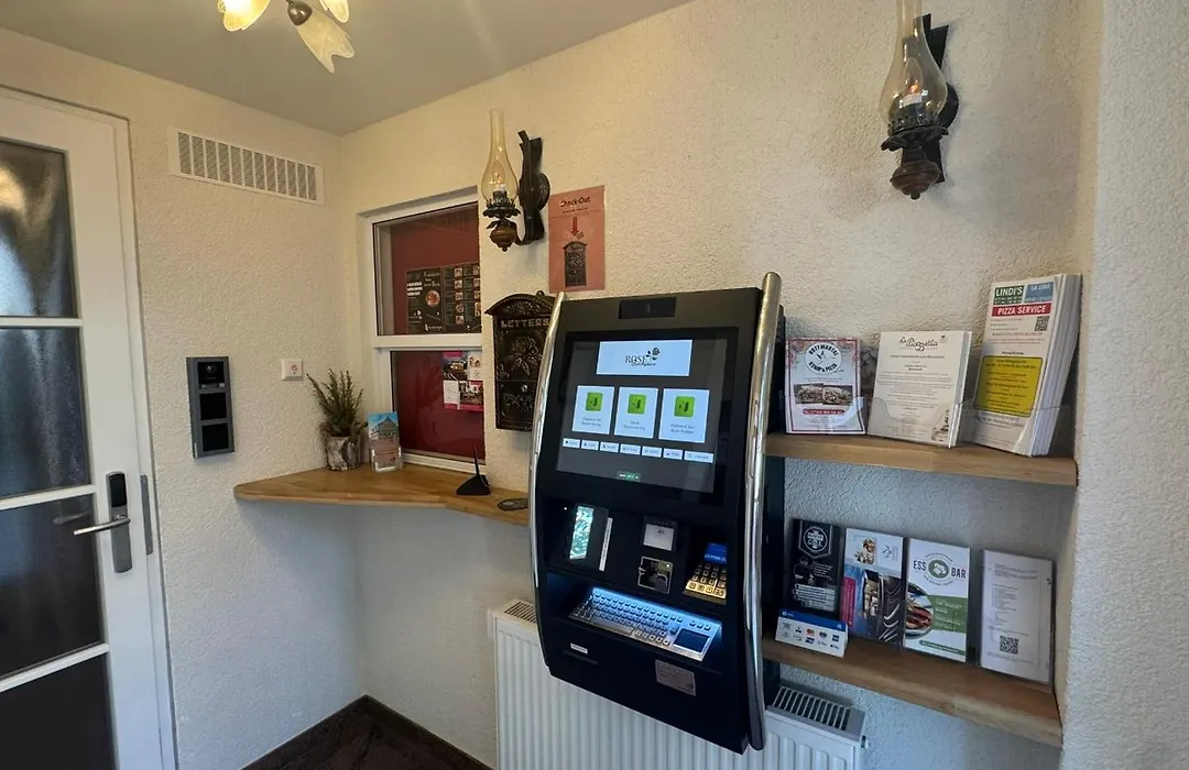 Rose Boardinghouse 24H-7D Self Check-In Automat-1