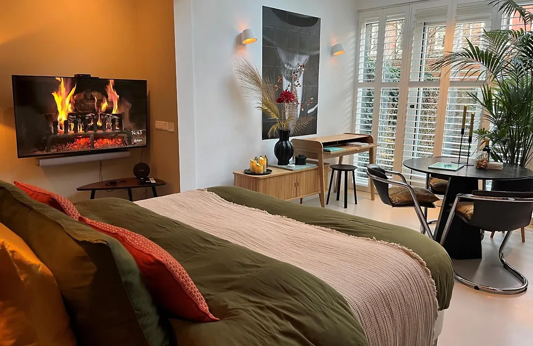 B&B Urban Oasis With Free Parking-1