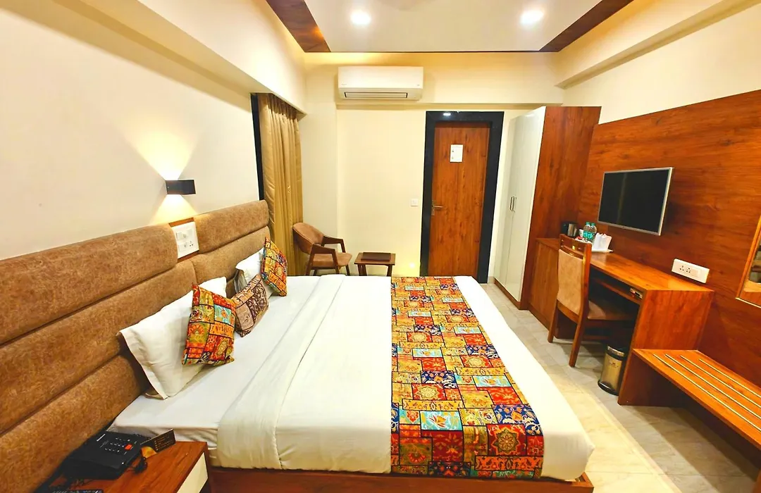 Opulence Inn - 500 Meters From Railway Station-1