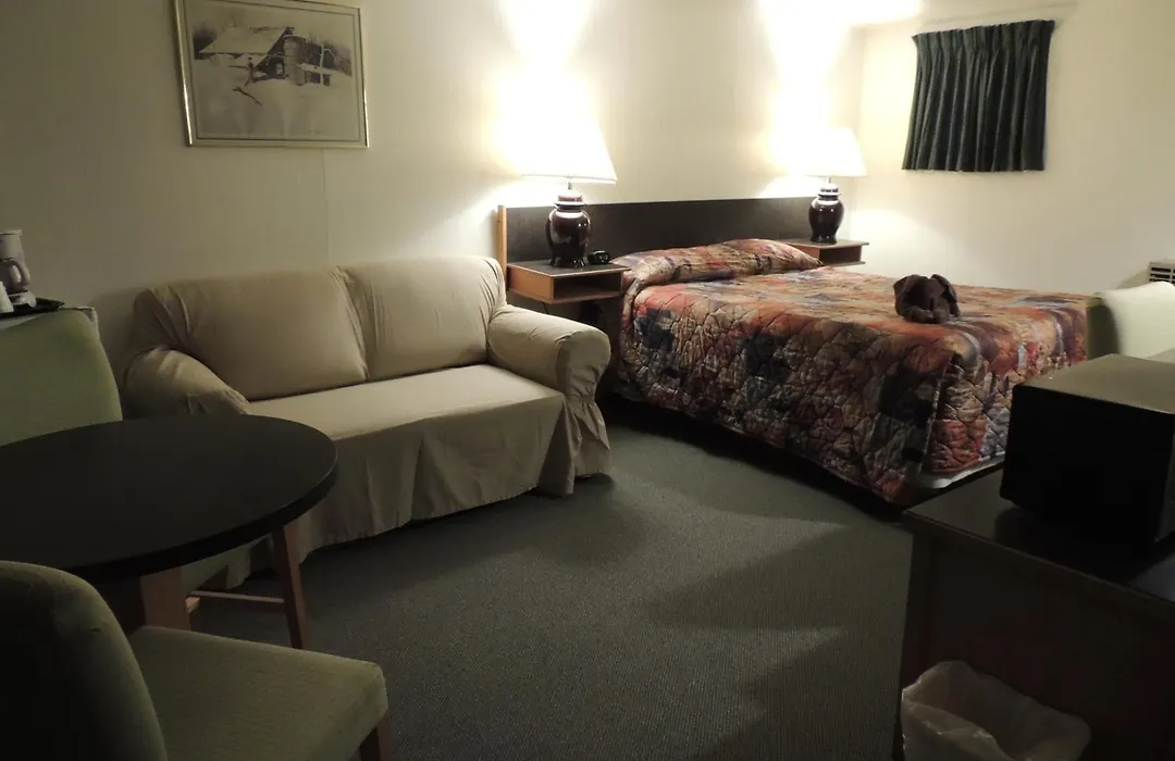 100 Mile Motel & Rv Park-1