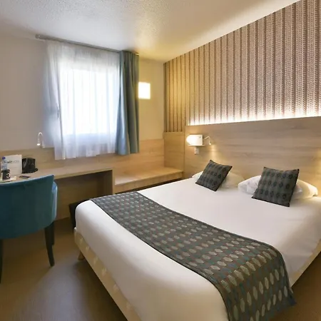 Brit Hotel Landivisiau-3