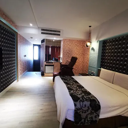 Love Story Motel-2