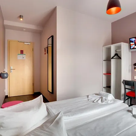 Meininger Hotel Berlin Alexanderplatz-3