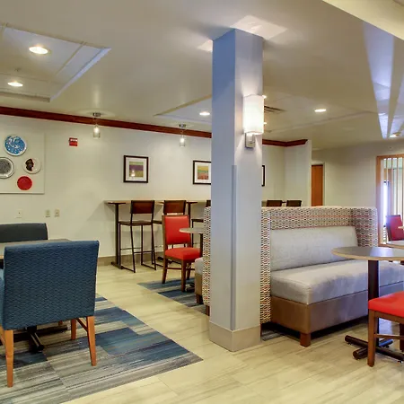 Holiday Inn Express Milwaukee N- Brown Deer/Mequon-2