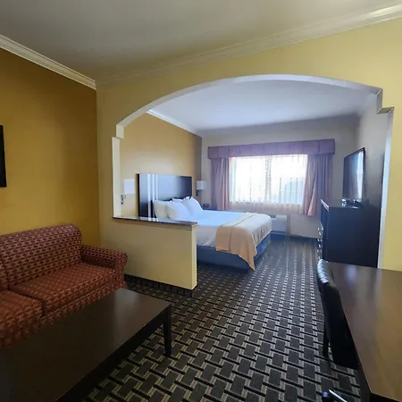 Days Inn & Suites By Wyndham Sam Houston Tollway-2