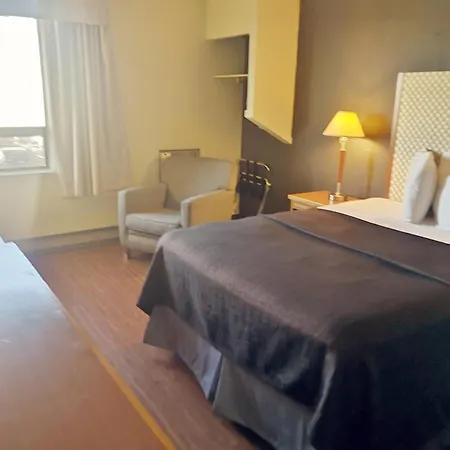 Travelodge By Wyndham Edmonton West-2