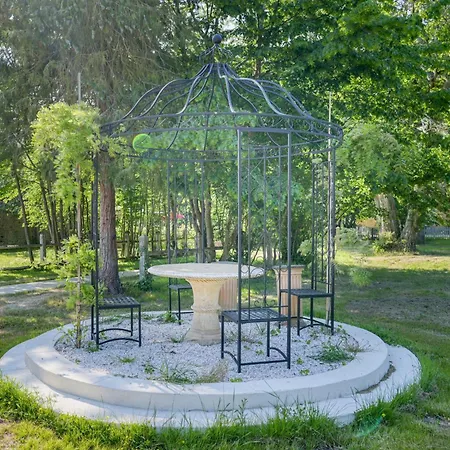 Le Petit Château de Barbizon au Bois du Mée-3