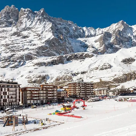 Chalet Matterhorn Francois - Central Alpine Chalet With Private Spa & Breakfast-3