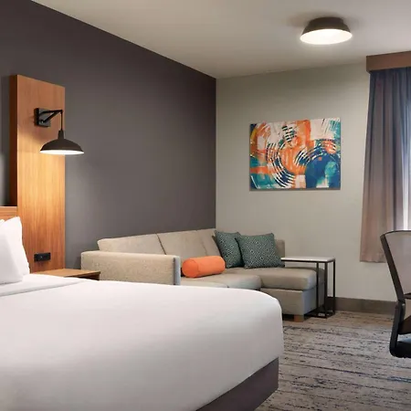 La Quinta Inn & Suites By Wyndham Marysville-3