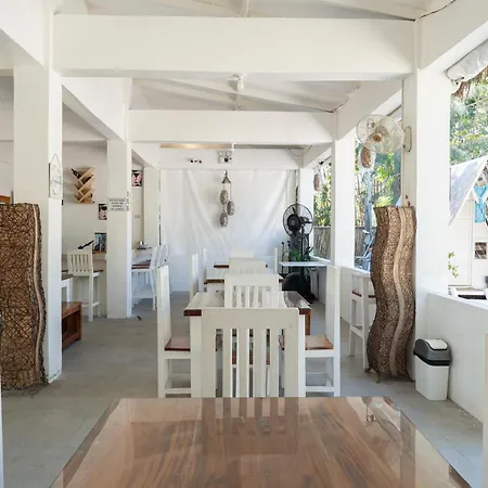 Costas De Liwa Bar & Beach Resort-2