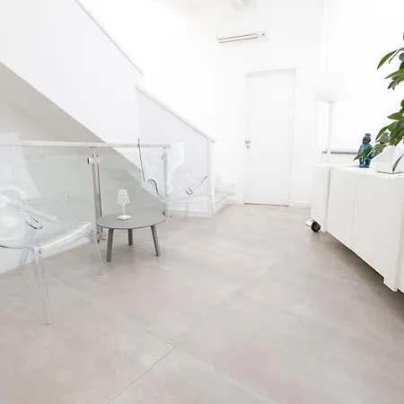 White 1903 - Rooftop Pool & Luxury Rooms-3