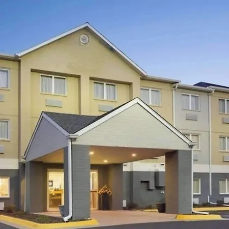 Dubuque Inn And Suites-2