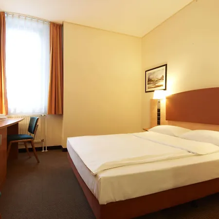 Intercityhotel Berlin Ostbahnhof-3