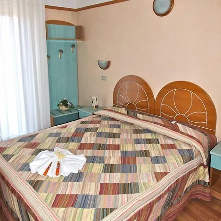 Hotel Britannia Rimini Marina Centro-3