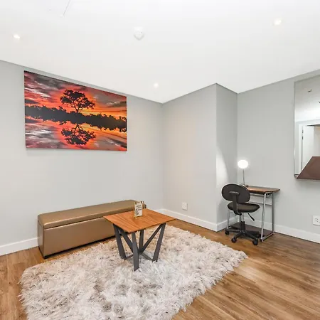 Deluxe Self-Catering Apartment | Park Central-2