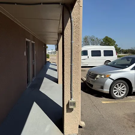 Red Roof Inn & Suites Sulphur Springs-2