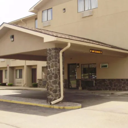 Quality Inn & Suites Warren-2