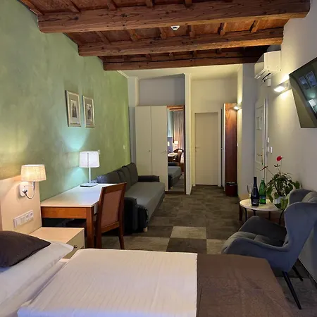 Lh Hotel Golden Wheel-2
