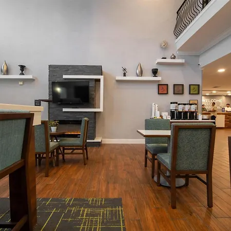 Hampton Inn & Suites College Station-3