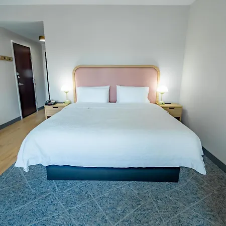 Hampton Inn & Suites Mission-2