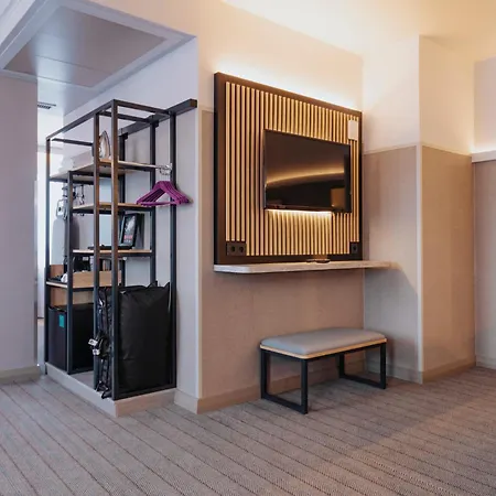 Premier Inn Koln City Mediapark-2