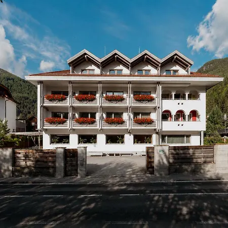 Hotel Tiroler Adler-2