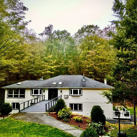 The Harlow House-3