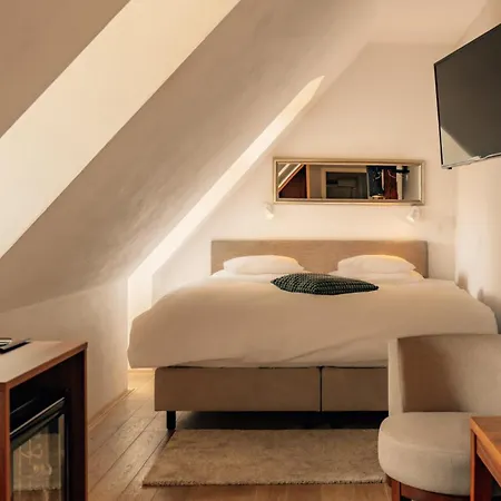 Hotel Golden Key Prague Castle-3
