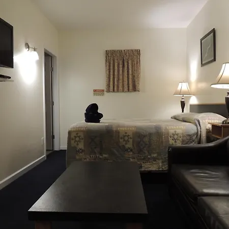 100 Mile Motel & Rv Park-3