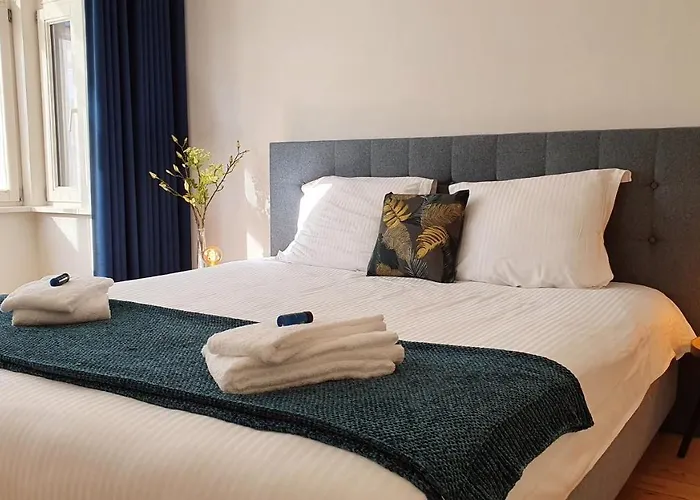 Trendy, Authentieke Woning Met Groot Terras En Tuin