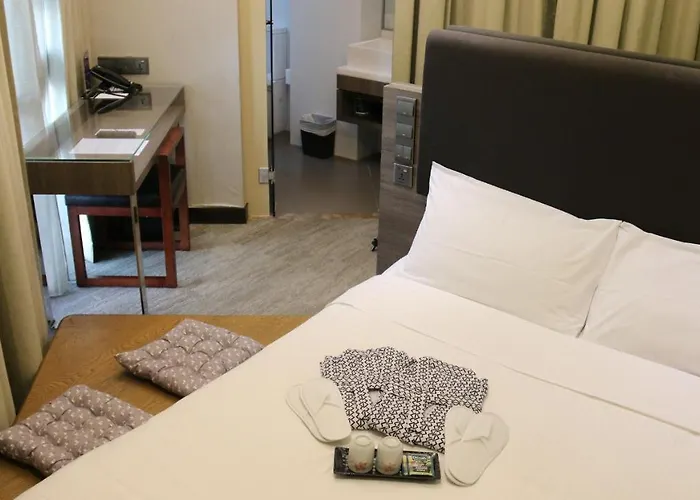 Aqueen Hotel Kitchener Singapore