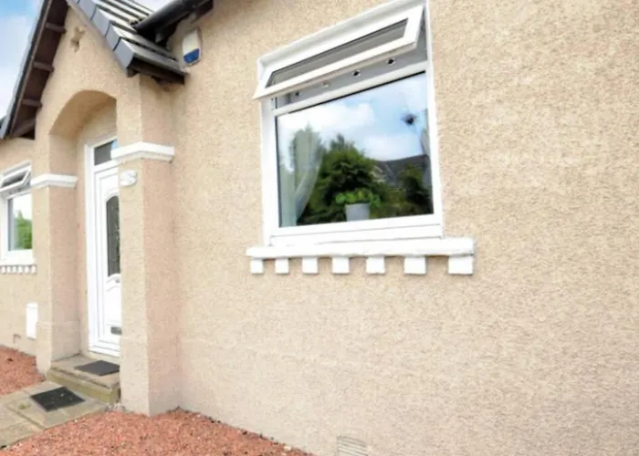 Cheerful One Bedroom Cottage With Parking Space.