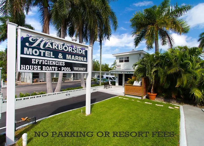 Harborside Motel & Marina