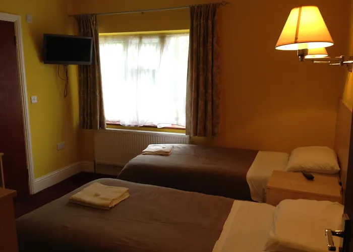 Acton Town Hotel Londra