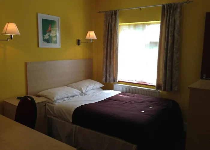 Acton Town Hotel Londra