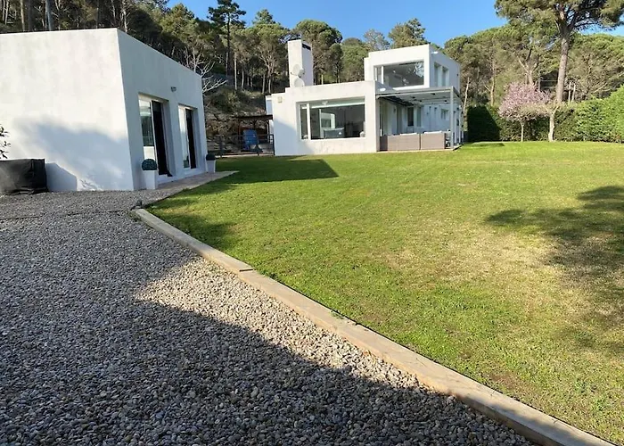 Casa Y Loft Minimalista, Jardin Y Parking Privado
