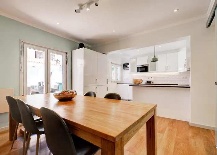 Comfortable Town House In Quiet Area By Lovelystay