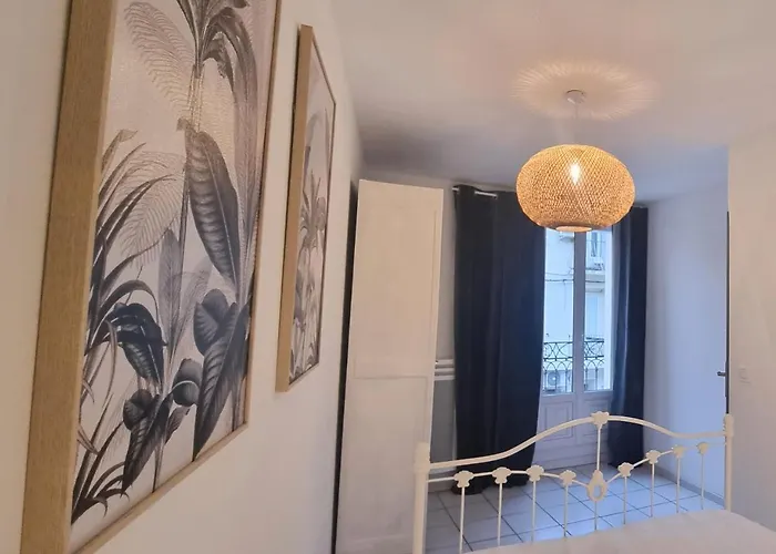 LE BAYARD Authentique Maison Sétoise Patio Climatisée Centre Historique Parking payant à proximité