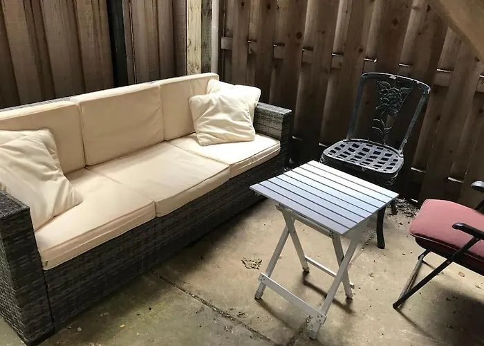 Lincoln Park Living - 3 Queen Beds - Sleeps 6