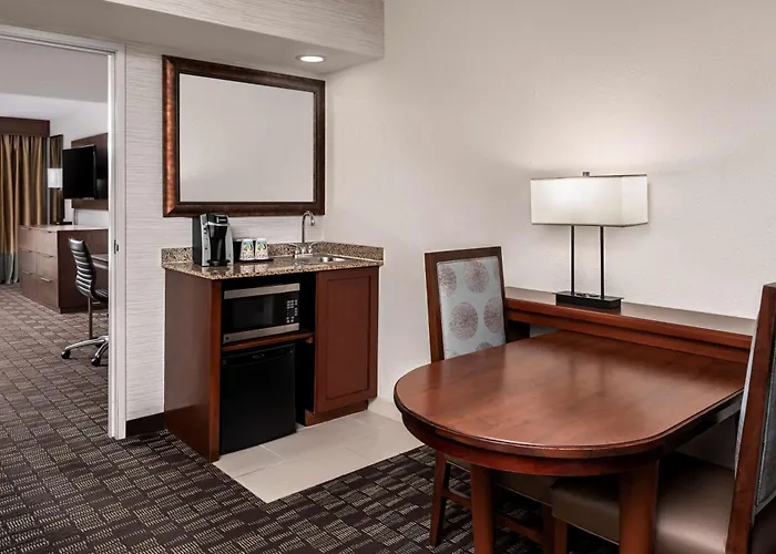 Nashville Hotels near Nashville International Airport (BNA)