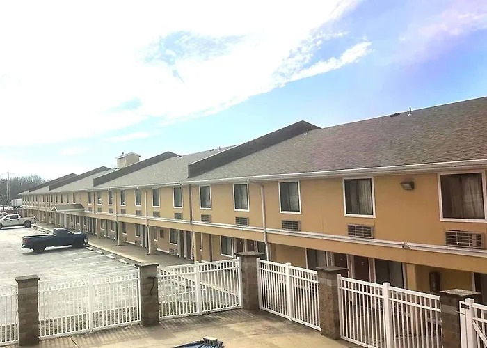 Super 8 By Wyndham Fort Scott