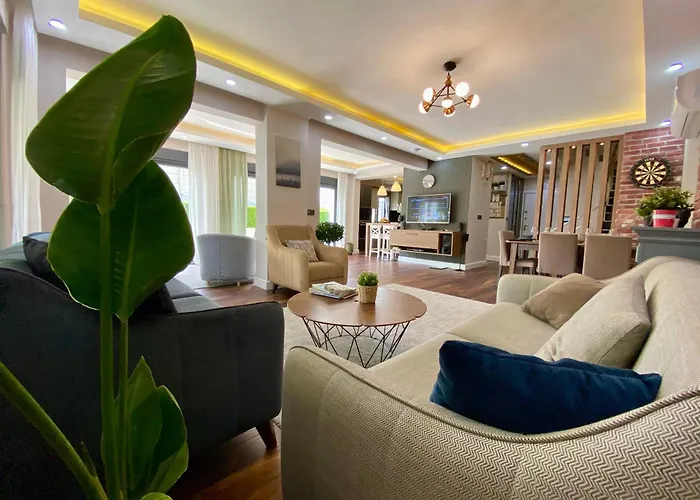 Villa Annabell1 With Swimming Pool And Jacuzzi, 3 Floors