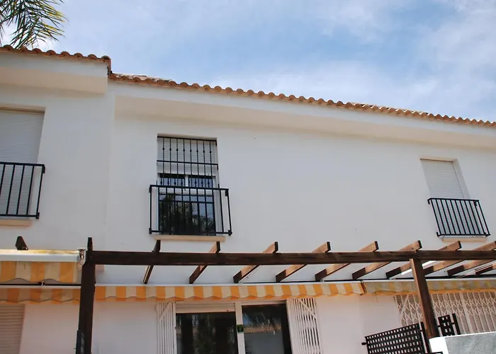 Magnífico Adosado con Piscina en Urb. Palm Beach