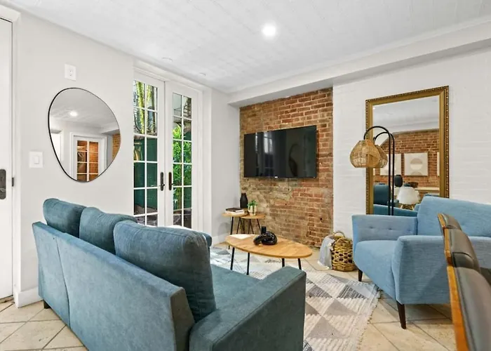 Family Brownstone With Private Backyard Near Subway