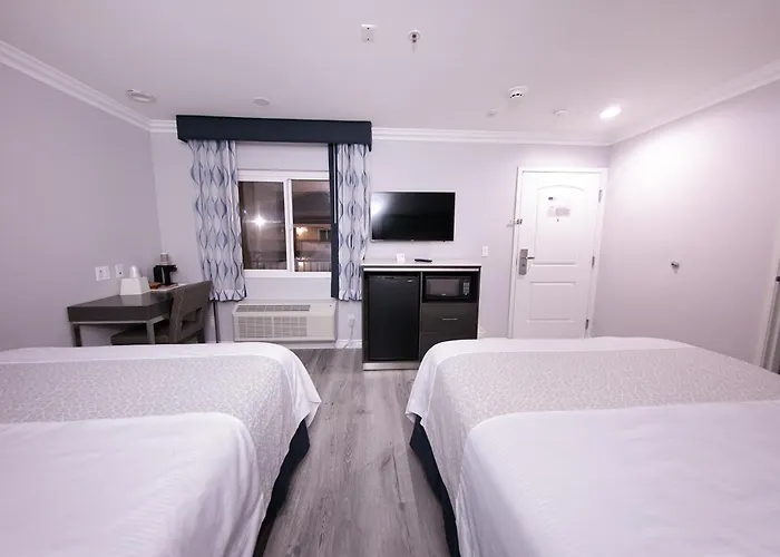 Travelodge Inn & Suites By Wyndham West Covina