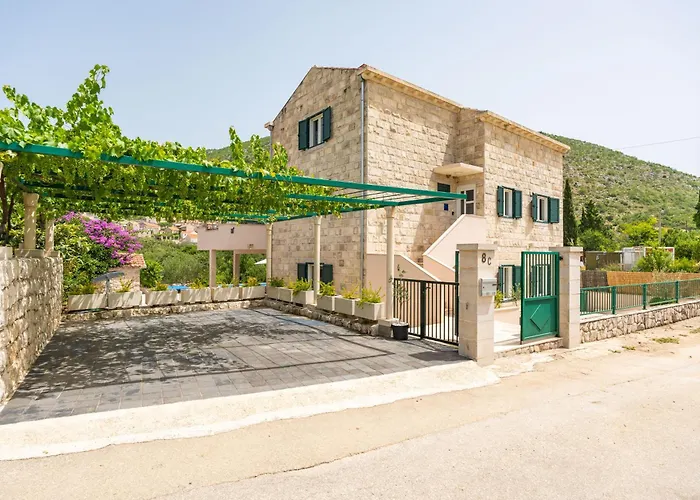 Villa Petmat - Elegant Country Villa With Private Pool & 6 Bedrooms